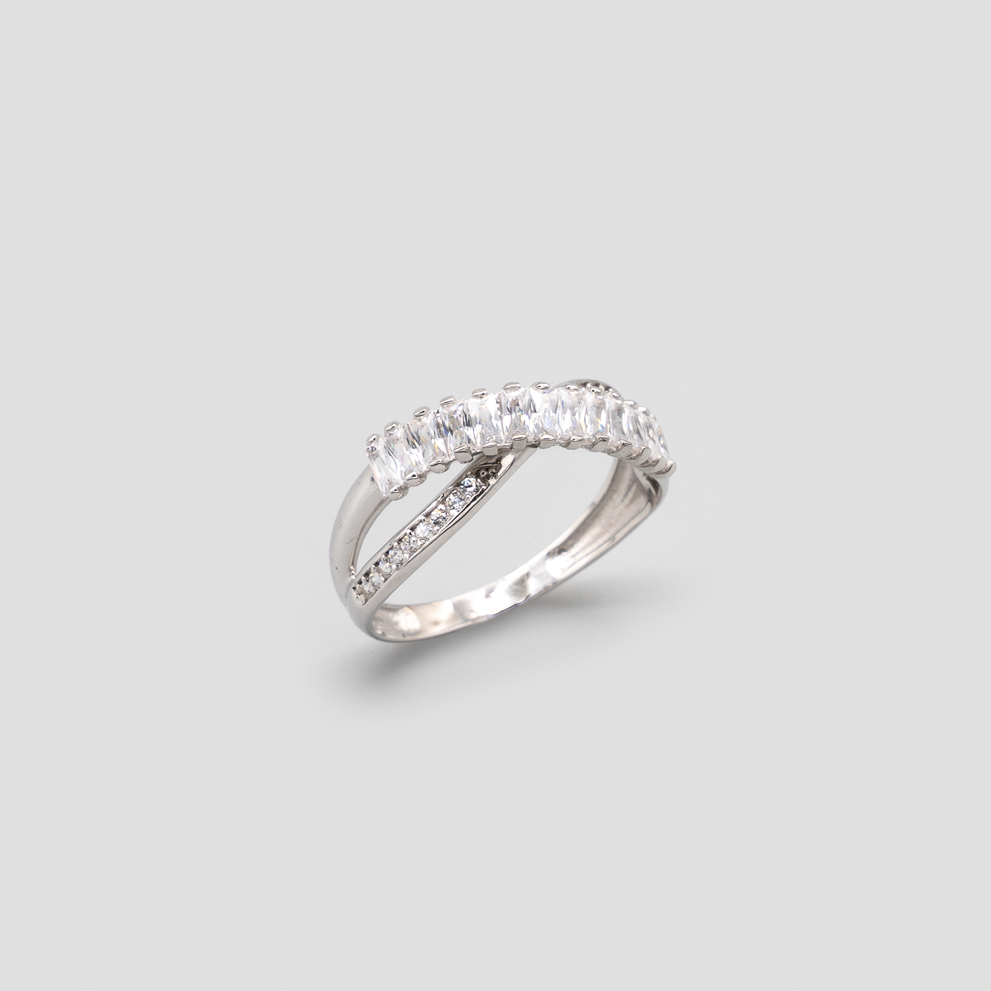 ANEL SENHORA O.B. CRUZADO COM ZIRCÕES E NAVETES