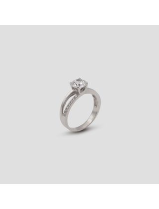 ANEL SENHORA O.B. SOLITÁRIO COM ZIRCÕES LATERAIS OPOSTOS NO ARO